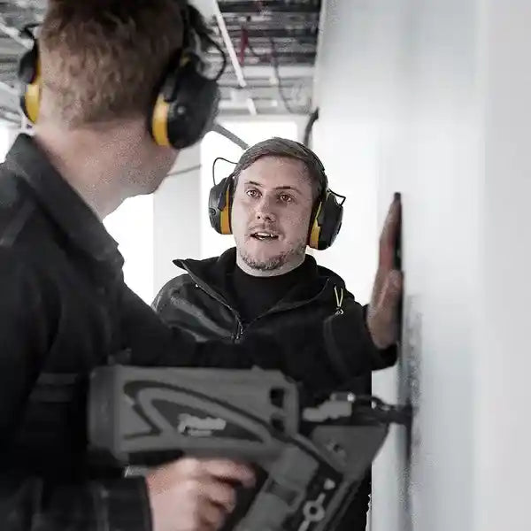 2-mænd-høreværn-sømpistol