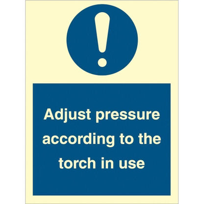 Sign IMO Adjust pressure according to the torch in use 106074 - Sikkerhedsgiganten