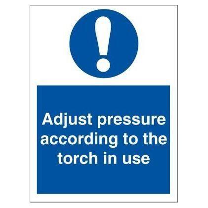Sign IMO Adjust pressure according to the torch in use 106074 - Sikkerhedsgiganten