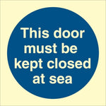 Sign IMO This door must be kept closed at sea - Sikkerhedsgiganten