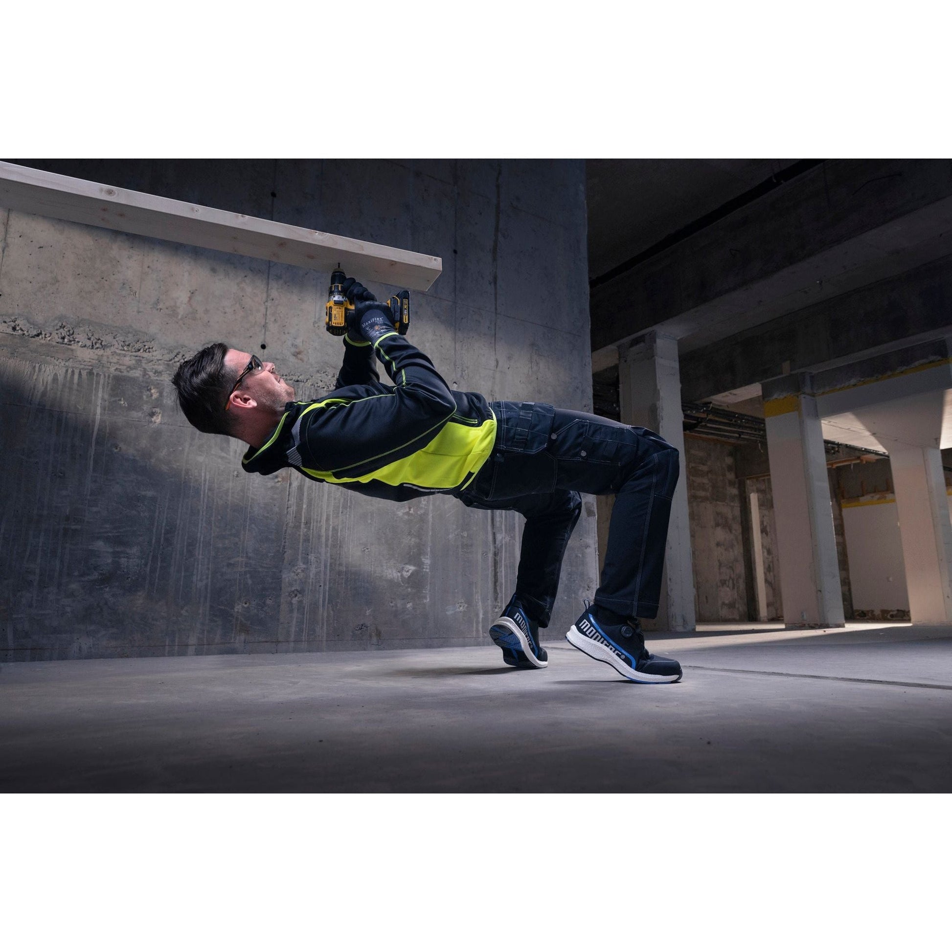 Top Swede 275 Sweatshirt Sort/Hi - Vis Gul – Funktionel og Synlig Arbejdsbeklædning - Sikkerhedsgiganten Sweatshirt