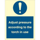 Sign IMO Adjust pressure according to the torch in use 106074 - Sikkerhedsgiganten